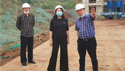 市國資委副主任張力到興學商務中心調(diào)研項目建設(shè)、疫情防控工作