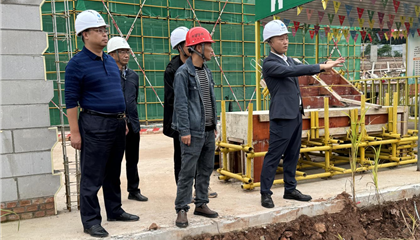 向誠(chéng)、石鎮(zhèn)槐暗訪工程項(xiàng)目建設(shè)和企業(yè)運(yùn)營(yíng)管理工作
