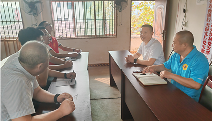 向誠(chéng)率隊(duì)到聯(lián)系村宣講黨的二十屆三中全會(huì)、省委十二屆六次全會(huì)精神并調(diào)研督導(dǎo)駐村幫扶工作